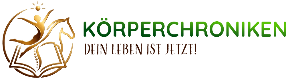 Logo Körperchroniken mit Slogan „Dein Leben ist jetzt!“ und Emblem aus Buch, Mensch und Pferd.
