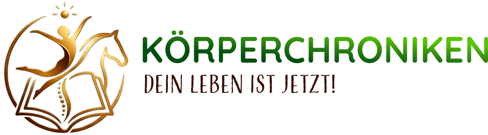 Logo Körperchroniken mit Slogan „Dein Leben ist jetzt!“ und Emblem aus Buch, Mensch und Pferd.